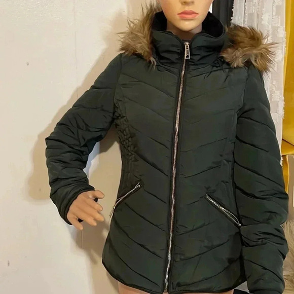 F & F women’s puffer jacket with detachable hood - Picture 4 of 16